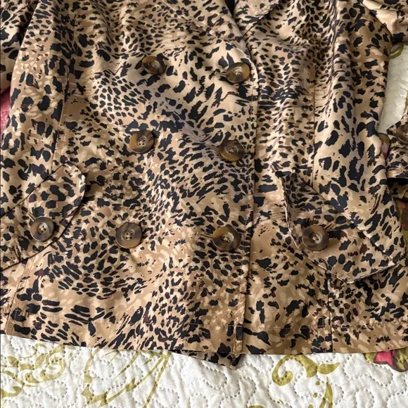 Jones New York Leopard-Print Double-Breasted Trench Coat - Tan & Black - Picture 6 of 12
